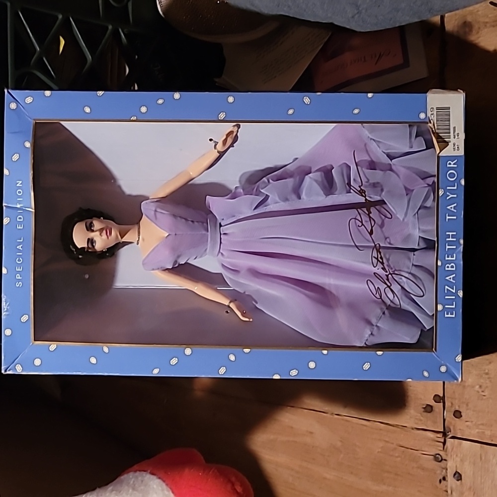 🆕️ Rare Special Edition Elizabeth Taylor White Diamonds 2000 Barbie Doll In Box - Picture 2 of 10
